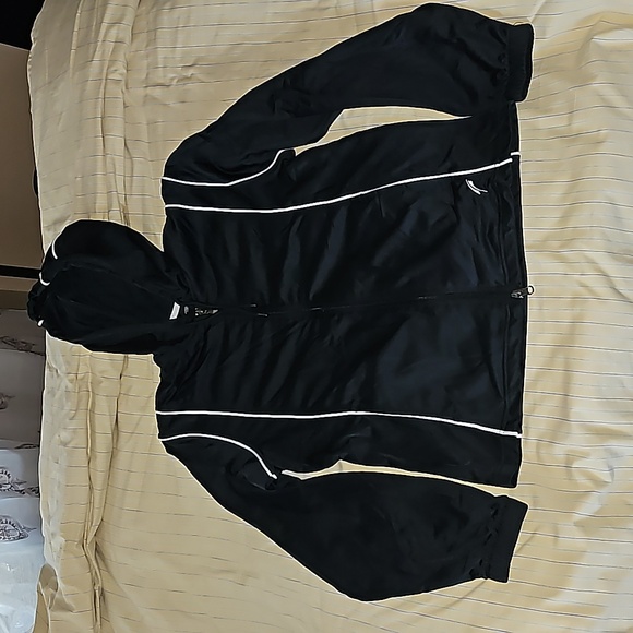 Black and white jacket - Picture 2 of 14